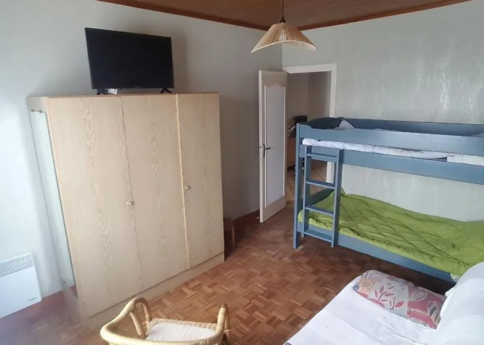 Location * 鲁瓦扬